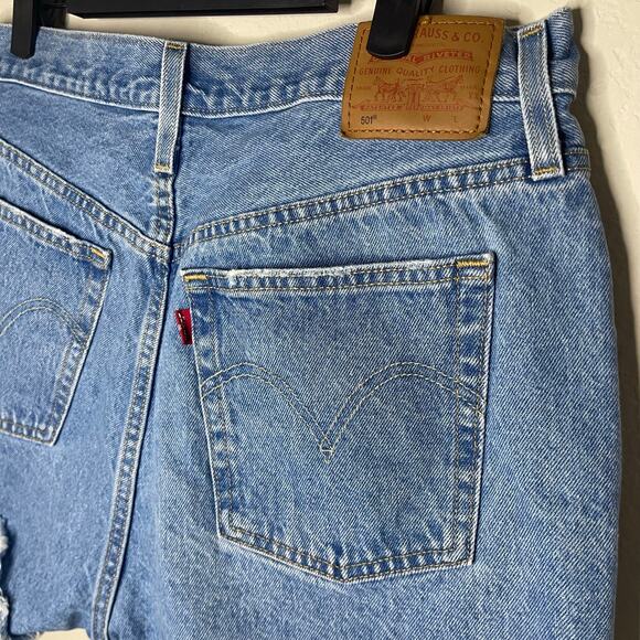 Levi’s 501 Denim Cutoff Button Fly Shorts Women’s - Size W32 - Picture 3 of 6